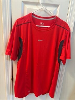 Nike Men’s Red Short-Sleeve Athletic Tee with Gray Accents